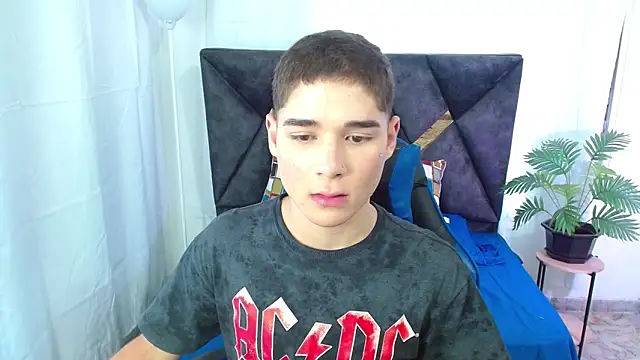 Snapshot of Mattass18 chatting on October 2025 03:35:01 PM Mattass18 online show from October 2025 03:35:01 PM