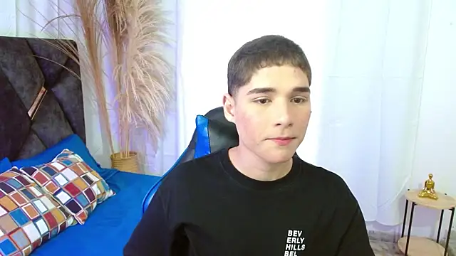 Snapshot of Mattass18 chatting on November 2025 01:55:02 PM Mattass18 online show from November 2025 01:55:02 PM