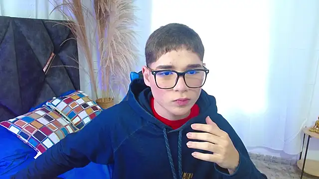 Snapshot of Mattass18 chatting on November 2025 01:32:02 PM Mattass18 online show from November 2025 01:32:02 PM