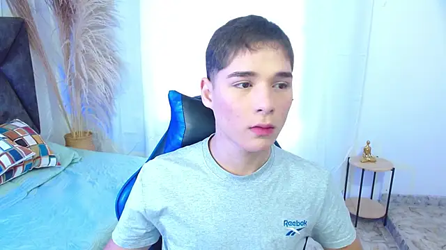 Snapshot of Mattass18 chatting on December 2025 01:39:02 PM Mattass18 online show from December 2025 01:39:02 PM