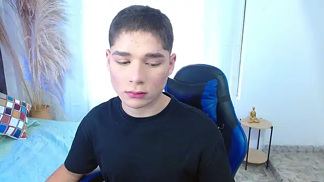 Snapshot of Mattass18 chatting on December 2025 12:57:02 PM Mattass18 online show from December 2025 12:57:02 PM