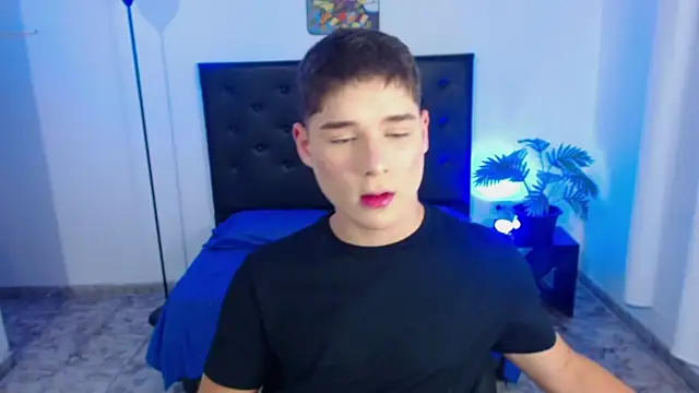 Snapshot of Mattass18 chatting on January 2026 08:12:02 PM Mattass18 online show from January 2026 08:12:02 PM