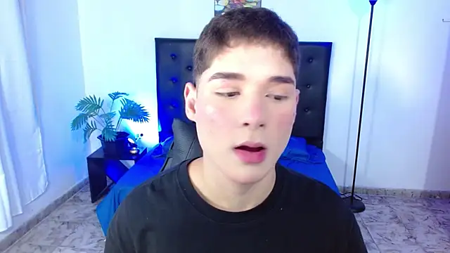 Snapshot of Mattass18 chatting on February 2026 01:27:01 PM Mattass18 online show from February 2026 01:27:01 PM