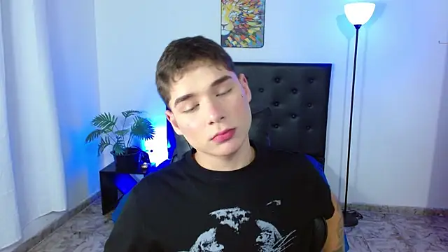 Snapshot of Mattass18 chatting on February 2026 01:05:01 PM Mattass18 online show from February 2026 01:05:01 PM