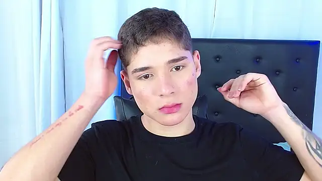 Snapshot of Mattass18 chatting on February 2026 01:22:01 PM Mattass18 online show from February 2026 01:22:01 PM