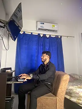 Kylian Alessandro online show from February 2026 06:40:02 PM