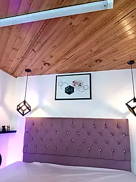 Arianaa Toro online show from October 2025 01:32:01 PM