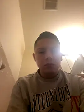 Snapshot of Feloh95 chatting on November 2025 02:28:01 PM Feloh95 online show from November 2025 02:28:01 PM