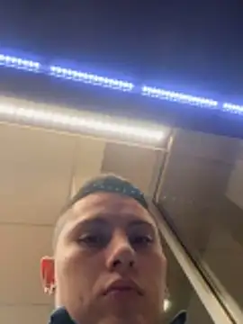 Feloh95 online show from November 2025 11:26:01 PM