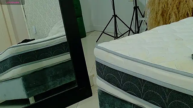 LannaRossi online show from October 2025 12:38:01 PM