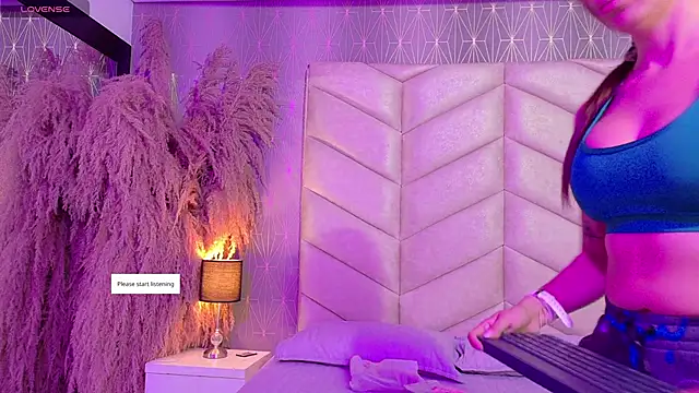 LannaRossi online show from October 2025 12:06:02 PM