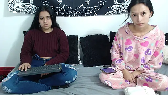 Snapshot of abby_n_emily chatting on March 2026 01:43:02 PM abby n emily online show from March 2026 01:43:02 PM