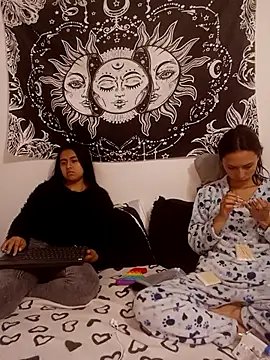 Snapshot of abby_n_emily chatting on April 2026 02:04:02 PM abby n emily online show from April 2026 02:04:02 PM