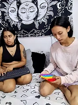 Snapshot of abby_n_emily chatting on April 2026 03:56:01 PM abby n emily online show from April 2026 03:56:01 PM