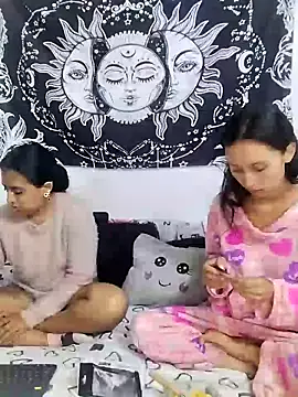 Snapshot of abby_n_emily chatting on April 2026 01:22:02 PM abby n emily online show from April 2026 01:22:02 PM