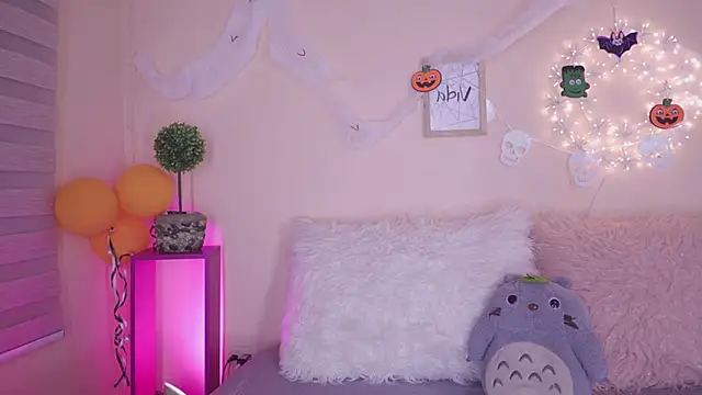 Meggie  online show from October 2025 11:52:02 PM