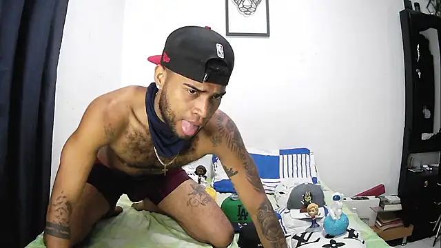 Snapshot of AXionX chatting on November 2025 09:41:02 AM AXionX online show from November 2025 09:41:02 AM