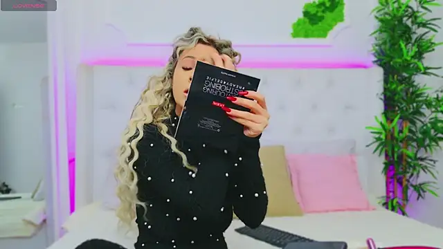 AriannaSins online show from January 2025 01:19:02 PM