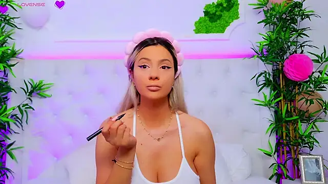 AriannaSins online show from September 2025 12:30:01 PM