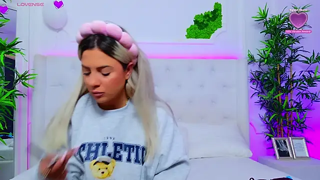 AriannaSins online show from September 2025 12:21:01 PM