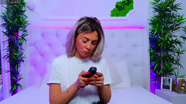 AriannaSins online show from November 2025 03:00:01 PM