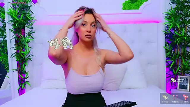 Snapshot of AriannaSins chatting on November 2025 02:06:01 PM AriannaSins online show from November 2025 02:06:01 PM