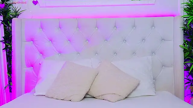 Snapshot of AriannaSins chatting on December 2025 02:01:01 PM AriannaSins online show from December 2025 02:01:01 PM