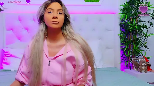 Snapshot of AriannaSins chatting on December 2025 01:37:02 PM AriannaSins online show from December 2025 01:37:02 PM