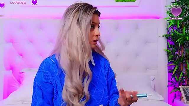 Snapshot of AriannaSins chatting on January 2026 01:39:01 PM AriannaSins online show from January 2026 01:39:01 PM