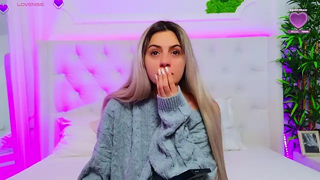 Snapshot of AriannaSins chatting on January 2026 01:15:02 PM AriannaSins online show from January 2026 01:15:02 PM