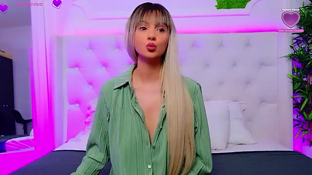 Snapshot of AriannaSins chatting on February 2026 01:17:01 PM AriannaSins online show from February 2026 01:17:01 PM