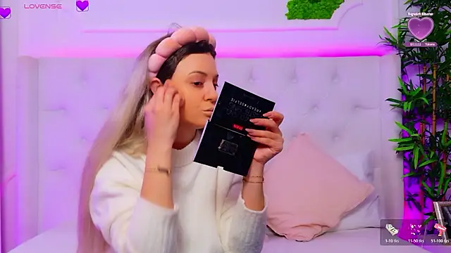 Snapshot of AriannaSins chatting on February 2026 01:26:02 PM AriannaSins online show from February 2026 01:26:02 PM