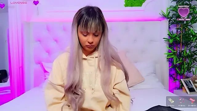 Snapshot of AriannaSins chatting on February 2026 01:28:02 PM AriannaSins online show from February 2026 01:28:02 PM