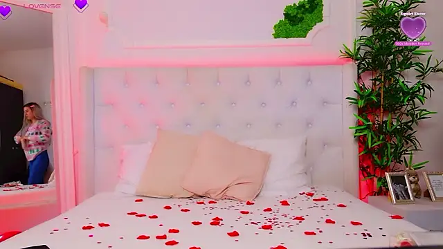 Snapshot of AriannaSins chatting on February 2026 01:18:02 PM AriannaSins online show from February 2026 01:18:02 PM