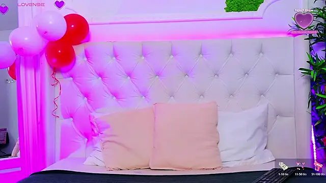 Snapshot of AriannaSins chatting on February 2026 01:18:01 PM AriannaSins online show from February 2026 01:18:01 PM