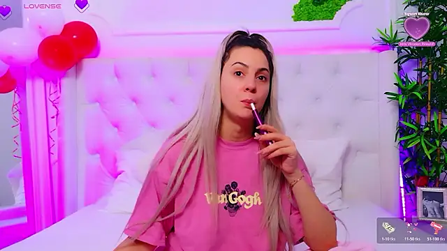 Snapshot of AriannaSins chatting on February 2026 01:11:01 PM AriannaSins online show from February 2026 01:11:01 PM