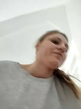Snapshot of SandyCassie chatting on April 2026 11:00:01 AM SandyCassie online show from April 2026 11:00:01 AM
