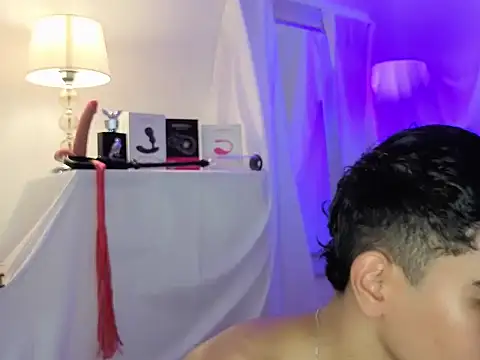 Snapshot of Yamilk101 chatting on November 2025 10:30:02 PM Yamilk101 online show from November 2025 10:30:02 PM