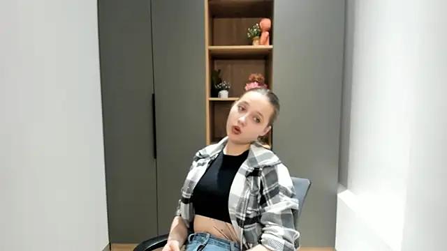 Snapshot of NadiaGnegy chatting on October 2025 03:18:02 AM NadiaGnegy online show from October 2025 03:18:02 AM