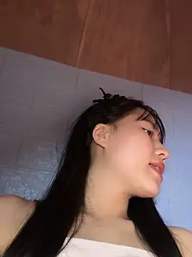 Snapshot of Leaf-Tgu chatting on November 2025 02:22:02 AM Leaf-Tgu online show from November 2025 02:22:02 AM