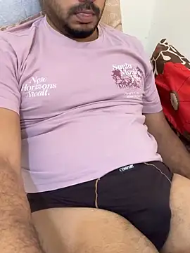 Handsome8677 online show from April 2026 07:06:01 AM