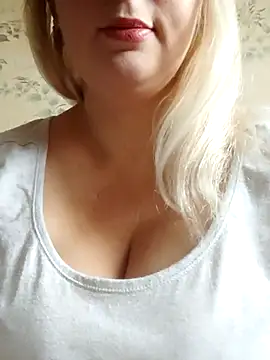 Snapshot of PaigexLynn chatting on October 2025 07:22:01 AM PaigexLynn online show from October 2025 07:22:01 AM