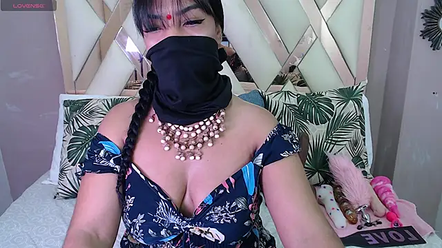 Iniya Parul online show from November 2025 01:22:01 PM