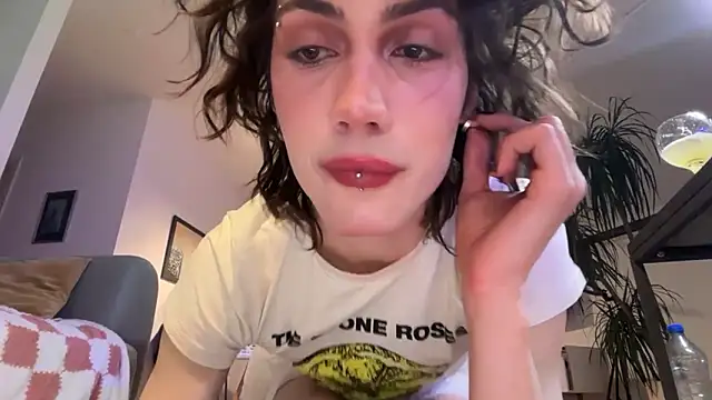 kira yoshika9e online show from April 2026 06:10:01 PM