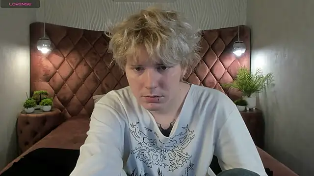 KevinMilky online show from November 2025 02:39:02 PM