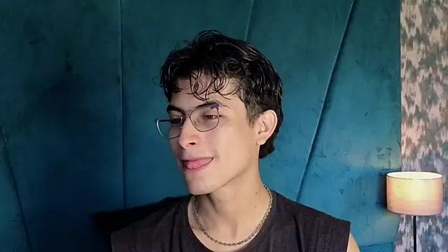 Aaron Eze online show from November 2025 09:50:02 PM