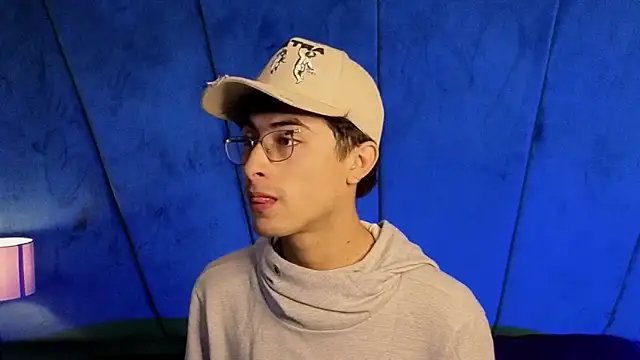 Aaron Eze online show from November 2025 10:43:02 PM