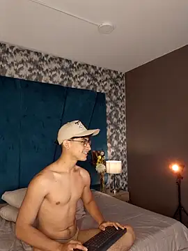 Aaron Eze online show from February 2026 09:43:01 PM