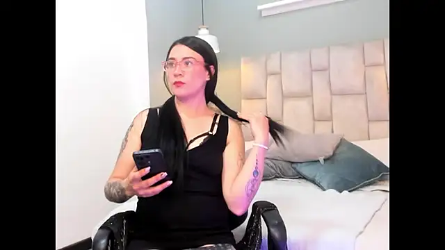 Eviiece online show from October 2025 02:12:02 AM