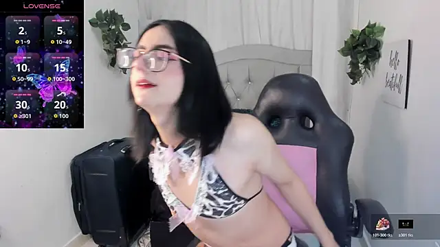 Snapshot of Noah_Cherry chatting on December 2025 11:32:01 PM Noah Cherry online show from December 2025 11:32:01 PM